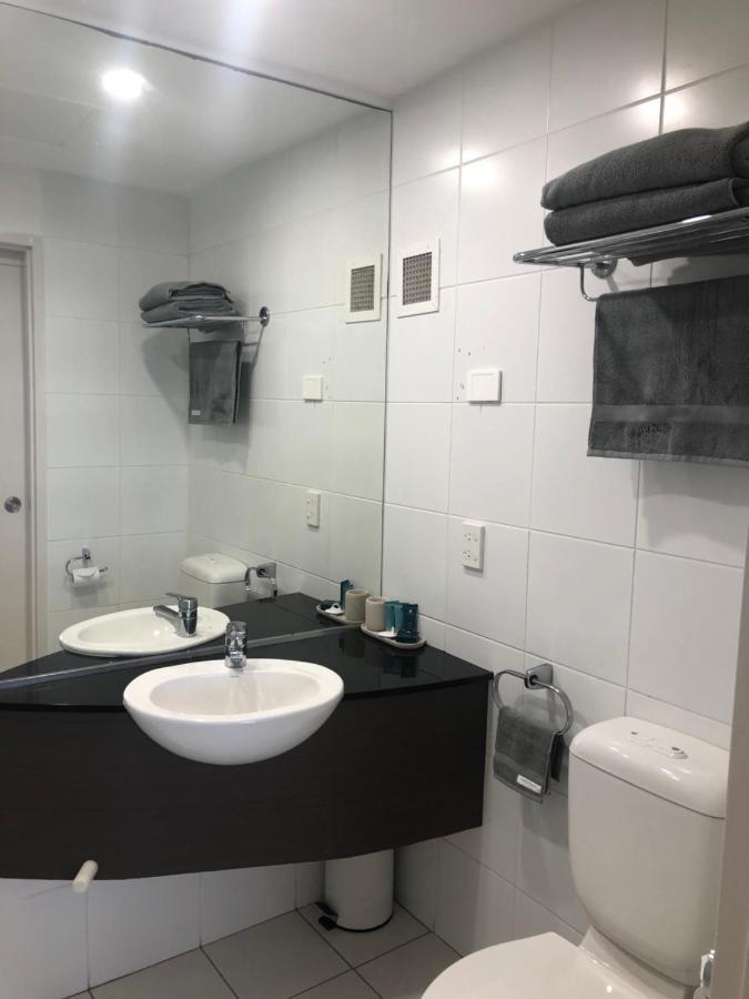Ocean Bliss - Top Floor Beachfront Studio With Amazing Views ! 马库拉 外观 照片